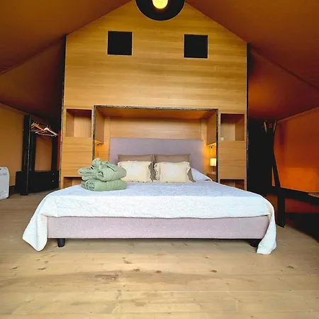 Glamping Rosso Baccara Campo de lujo *
