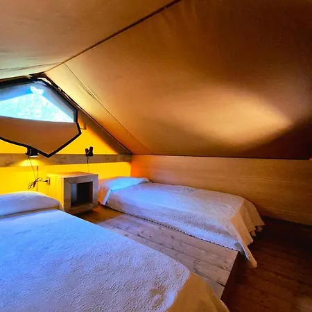 Роскошный шатер Glamping Rosso Baccara *