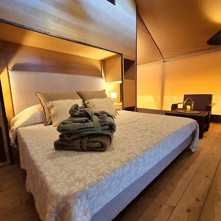 Роскошный шатер Glamping Rosso Baccara