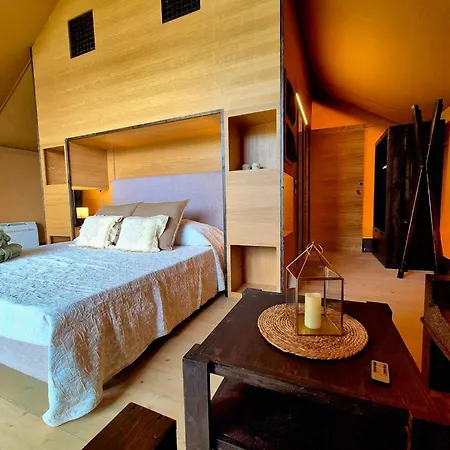 Glamping Rosso Baccara Campo de lujo