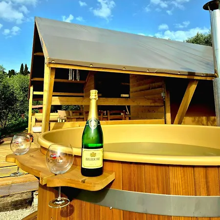 Роскошный шатер Glamping Rosso Baccara Monsummano Terme
