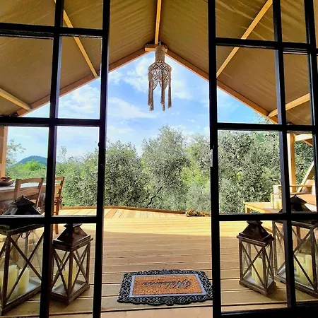 Роскошный шатер Glamping Rosso Baccara